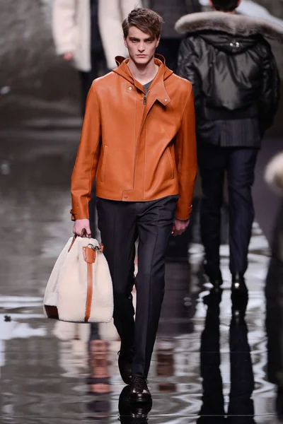 Look 15